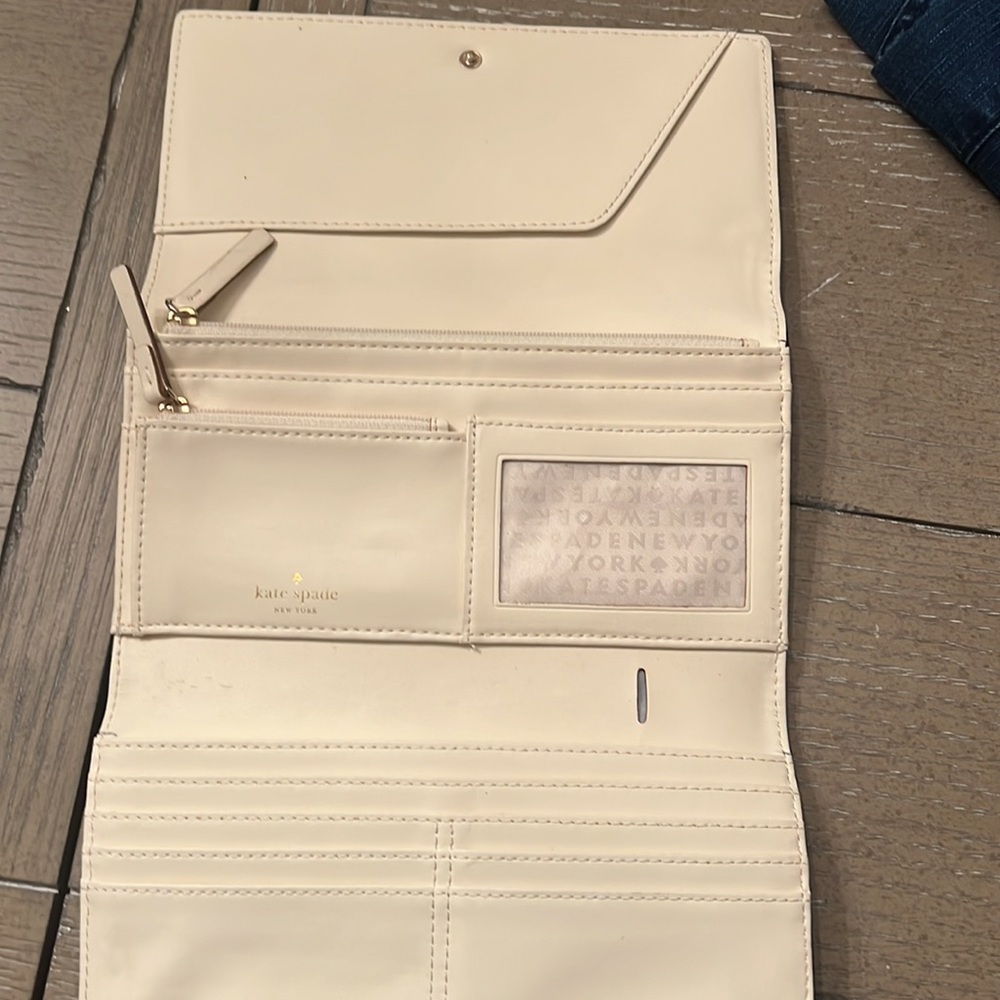 Kate Spade wallet - Picture 2 of 4